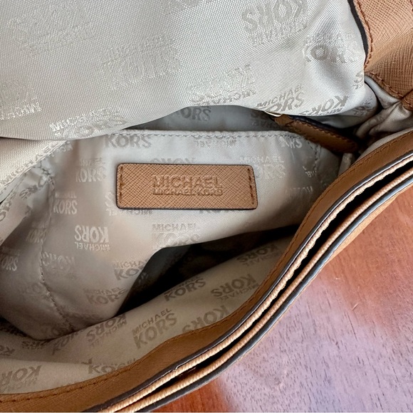 Michael Kors Bedford Medium Tassle Saddle Bag - Picture 10 of 11